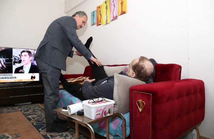 Başkan Kılınç’tan, Usta Sanatçıya Hasta Yatağında Moral