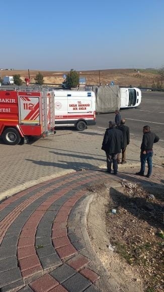 Diyarbakır’da Kamyonet İle Otomobil Çarpıştı: 1 Ağır Yaralı