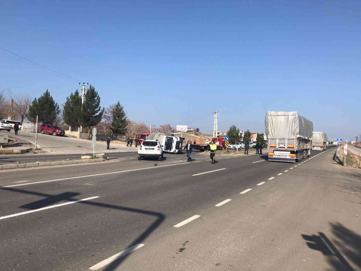 Diyarbakır’da Kamyonet İle Otomobil Çarpıştı: 1 Ağır Yaralı