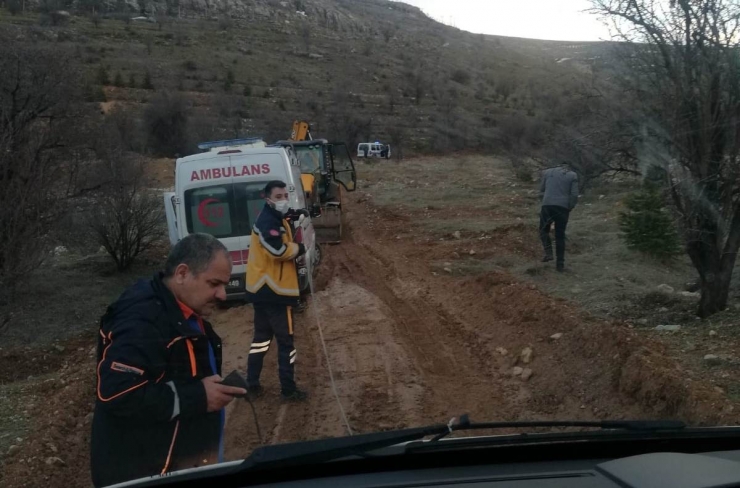 Kayalıklarla Mahsur Kalan Genç İçin Filim Gibi Operasyon