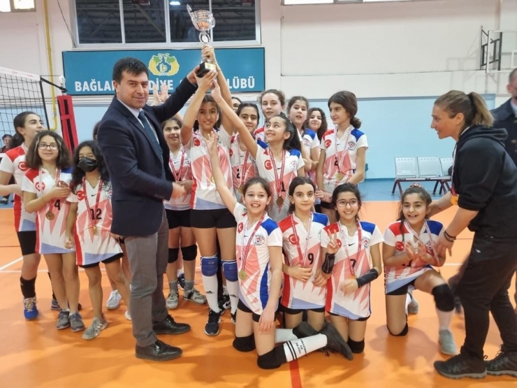 Diyarbakır’da Minikler Voleybol Müsabakaları Tamamlandı