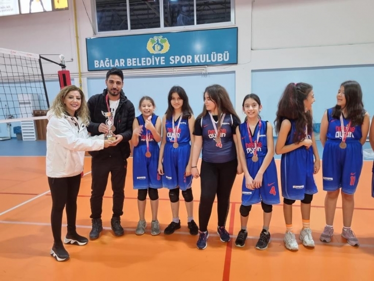 Diyarbakır’da Minikler Voleybol Müsabakaları Tamamlandı