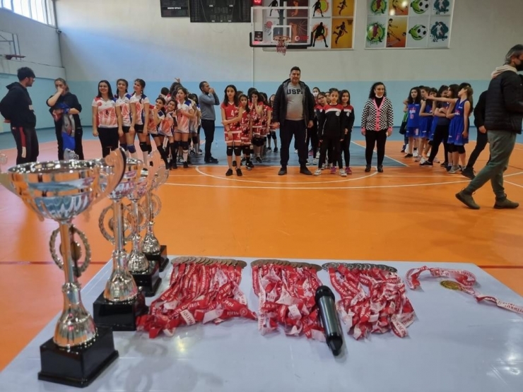 Diyarbakır’da Minikler Voleybol Müsabakaları Tamamlandı