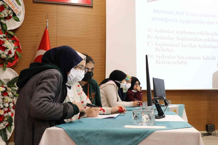 Haliliye’de Liseler Birinci Olmak İçin Yarışıyor