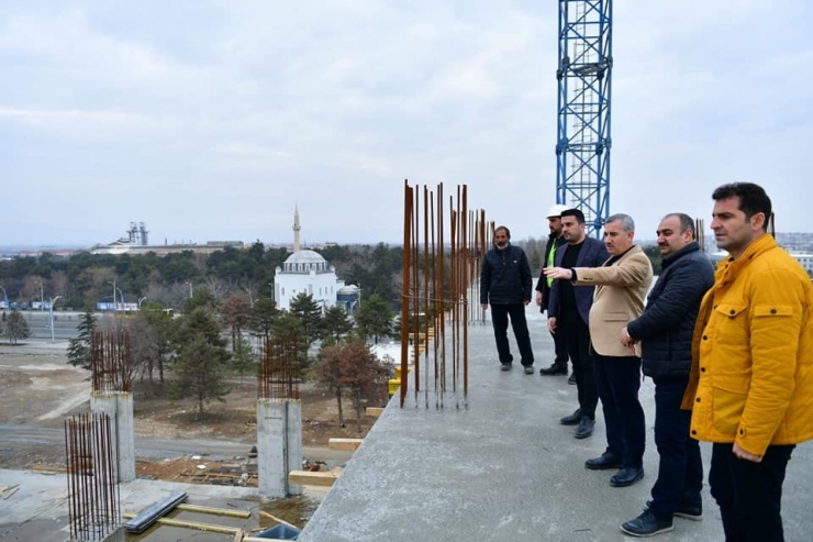 Başkan Çınar, Yeni Belediye Hizmet Binasının İnşaatını İnceledi