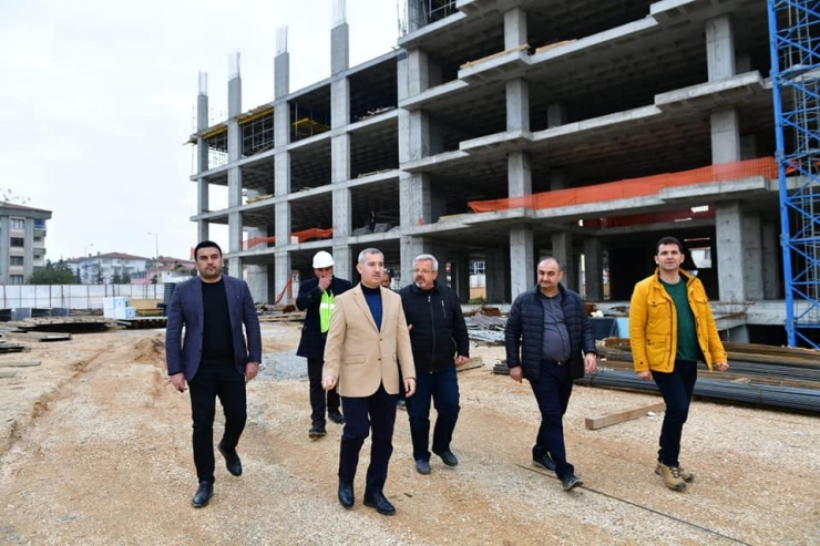 Başkan Çınar, Yeni Belediye Hizmet Binasının İnşaatını İnceledi