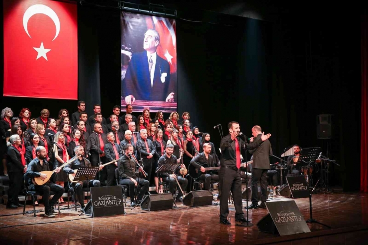 Büyükşehir Türk Halk Müziği Korosu Yöresel Türküleri Seslendirdi