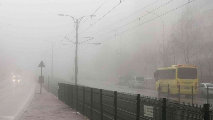 Gaziantep’te Yoğun Sis Etkili Oldu