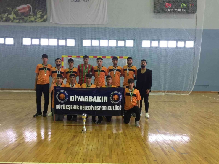 Hokey Liginde Şampiyon Olan Diyarbakır Peyasspor’un Sporcuları Eğitimde De Öncü