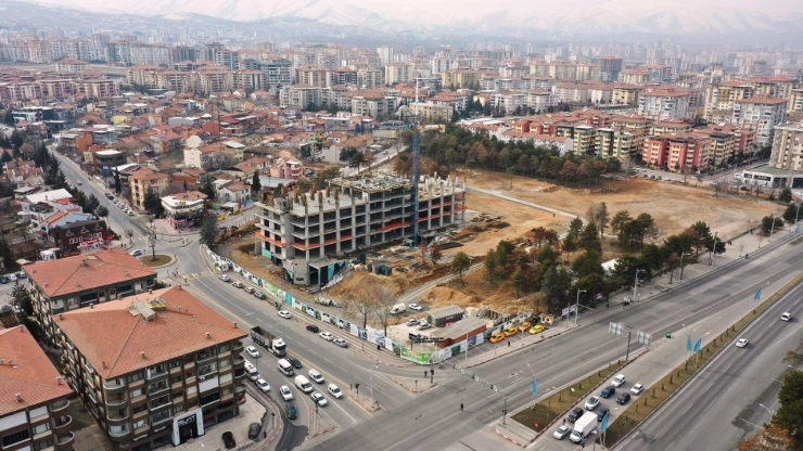 Başkan Çınar, Yeni Belediye Hizmet Binasının İnşaatını İnceledi