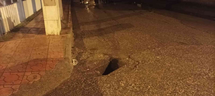 Kimliği Belirsiz Şahıslar Demir Mazgalı Çaldı