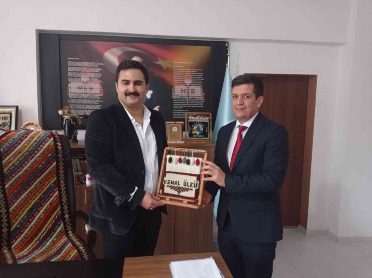 Kadınlar Hem Öğreniyor, Hem De Üretime Katkıda Bulunuyor