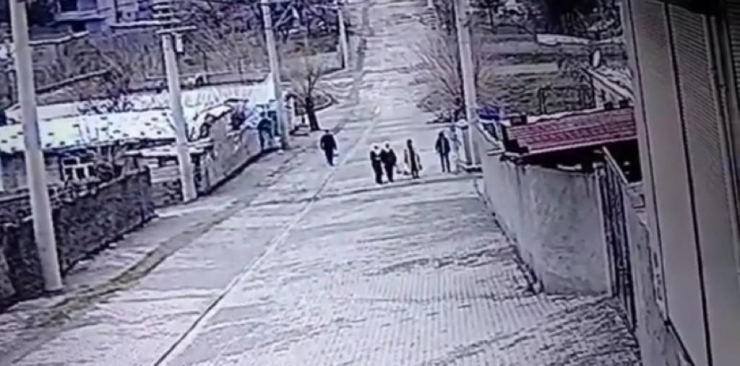 Diyarbakır’da Kadının Boynundaki Altın Kolyeyi Çalan Hırsızlar Yakalandı