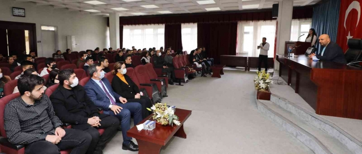 Gaün’de ‘türk Devlet Teşkilatları’ Konferansı
