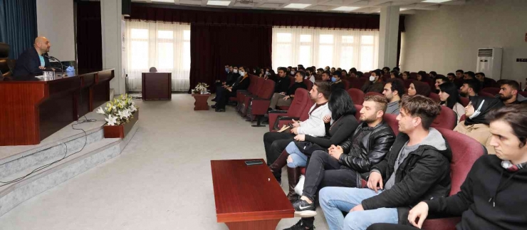 Gaün’de ‘türk Devlet Teşkilatları’ Konferansı