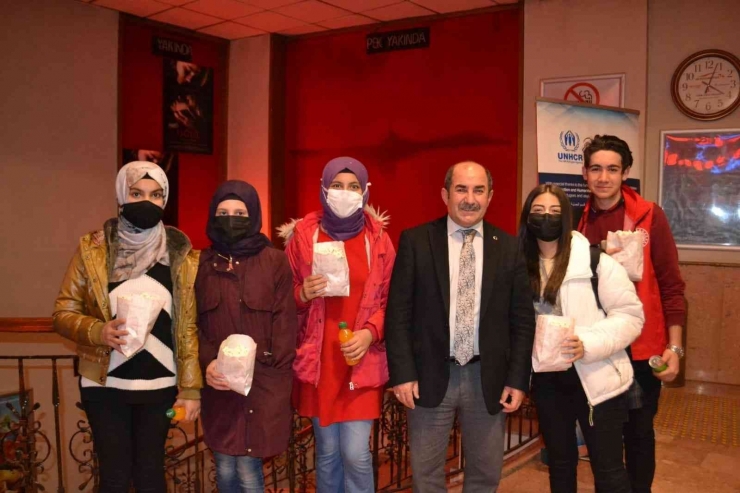 ‘sosyal Uyum Projesi’ Kapsamındaki Çocukların Sinema Keyfi