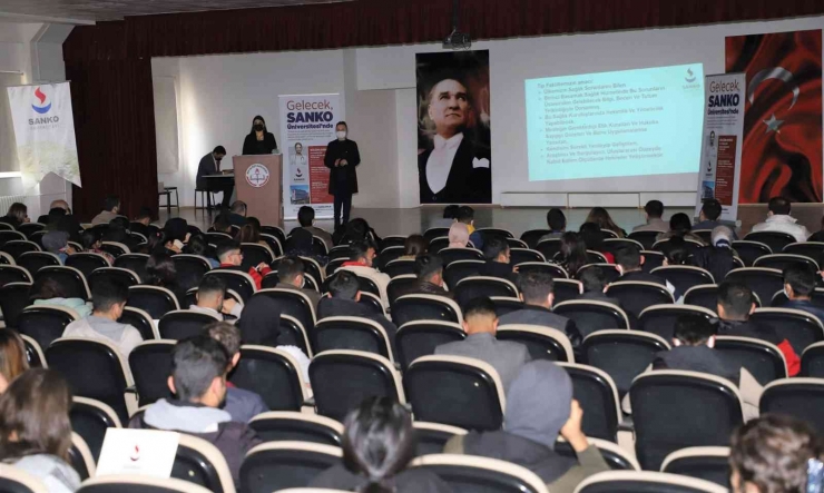 Nizip’te Aday Öğrencilere Bölümler Anlatıldı