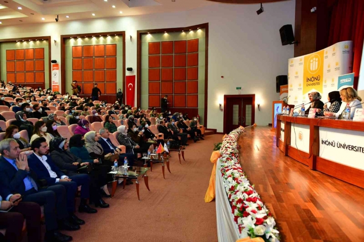 Yerel Yönetimler Ve Kadın Çalıştayı Düzenlendi