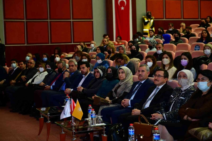 Yerel Yönetimler Ve Kadın Çalıştayı Düzenlendi
