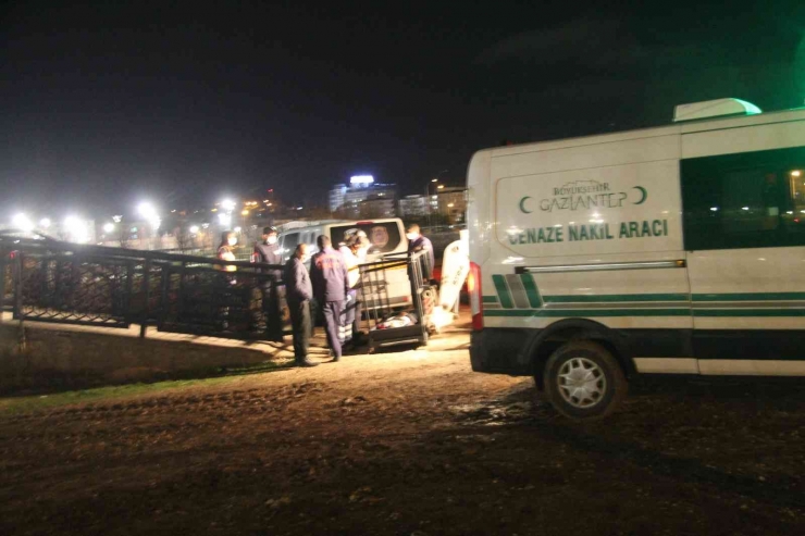 Gaziantep’te Üst Geçide Asılı Erkek Cesedi Bulundu