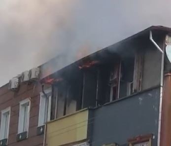 Çatı Katında Çıkan Yangın Maddi Hasara Yol Açtı