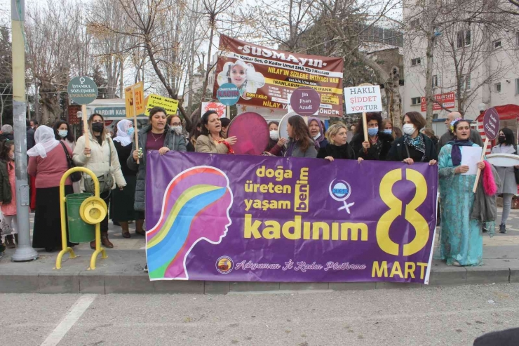 8 Mart Dünya Kadınlar Günü Açıklaması Sonrası Halaylar Çekildi