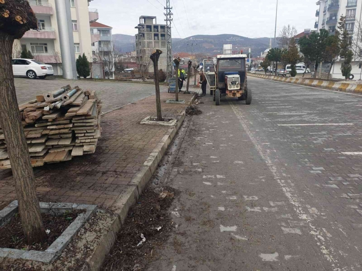 Gölbaşı’nda Yağmur Kanallarını Temizliyor