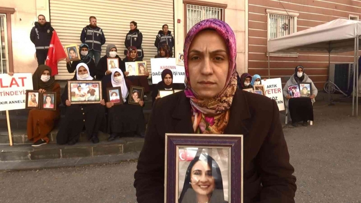 Pkk’ya Karşı Zafere Ulaşan Evlat Nöbetindeki Anne Ayşegül Biçer’den Hdp’ye ‘8 Mart Dünya Kadınlar Günü’ Tepkisi