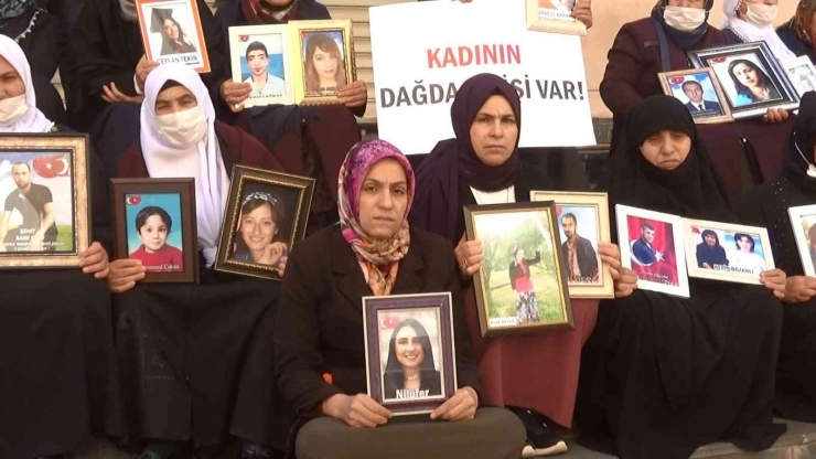 Pkk’ya Karşı Zafere Ulaşan Evlat Nöbetindeki Anne Ayşegül Biçer’den Hdp’ye ‘8 Mart Dünya Kadınlar Günü’ Tepkisi