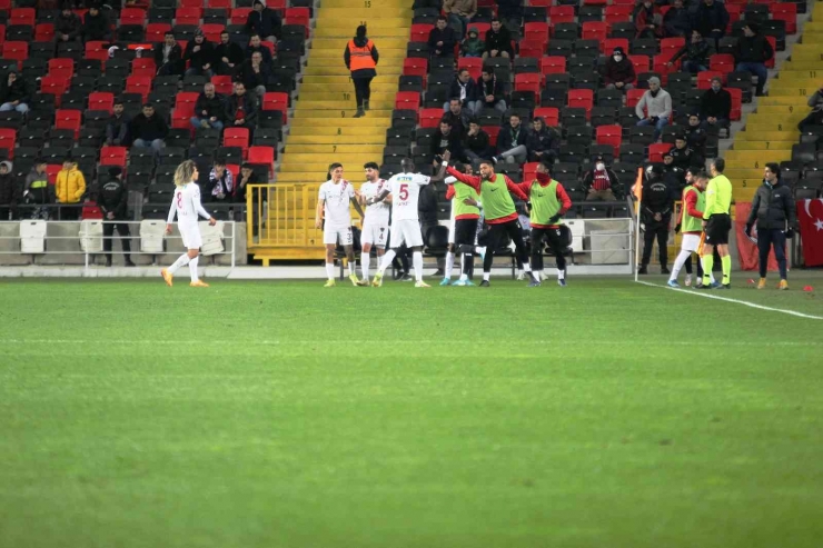 Spor Toto Süper Lig: Gaziantep Fk: 1 - Hatayspor: 2 (ilk Yarı)