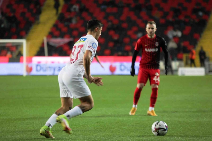 Spor Toto Süper Lig: Gaziantep Fk: 1 - Hatayspor: 2 (ilk Yarı)