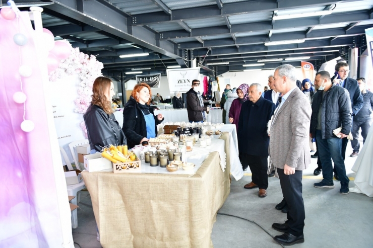 Yeşilyurt 3. Alış Veriş Fuarında Kadınların El Emekleri Sergilendi