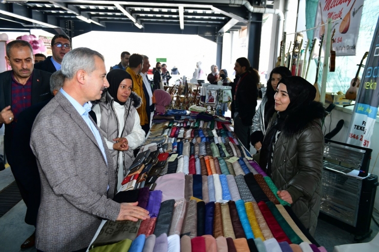 Yeşilyurt 3. Alış Veriş Fuarında Kadınların El Emekleri Sergilendi