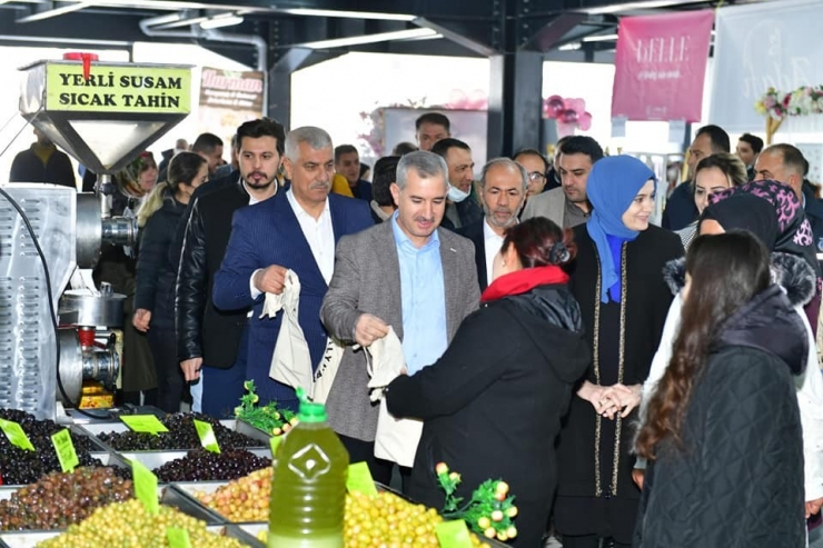 Yeşilyurt 3. Alış Veriş Fuarında Kadınların El Emekleri Sergilendi