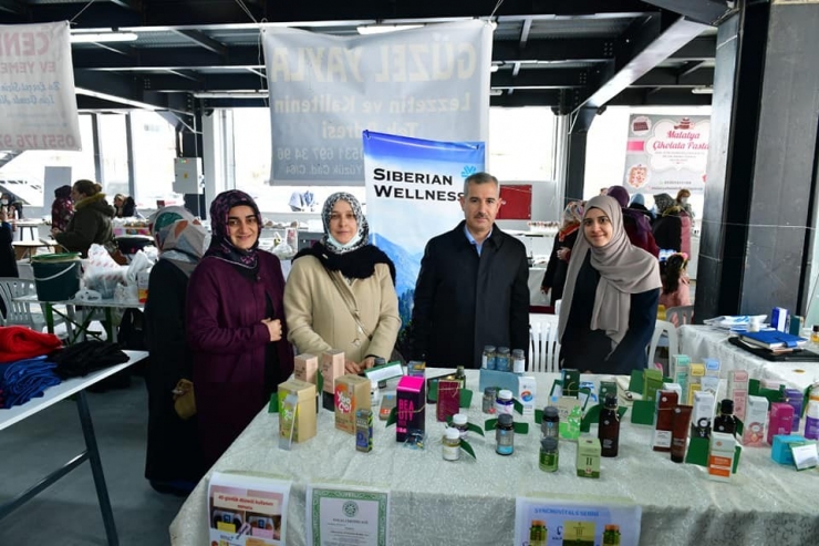 Yeşilyurt 3. Alış Veriş Fuarında Kadınların El Emekleri Sergilendi