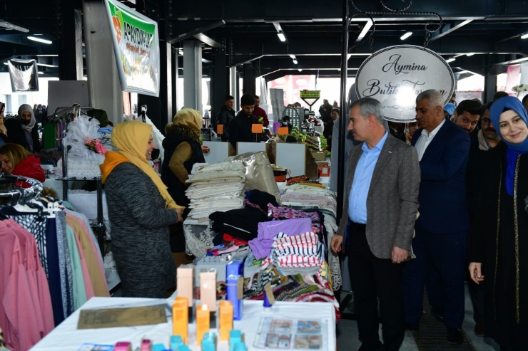 Yeşilyurt 3. Alış Veriş Fuarında Kadınların El Emekleri Sergilendi