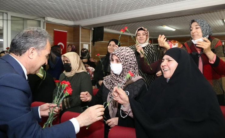 Başkan Kılınç, Kadın Personelin Gününü Kutladı