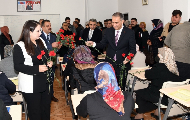 Besnili Kadınlar Aile Destek Merkezi İle Meslek Öğreniyor