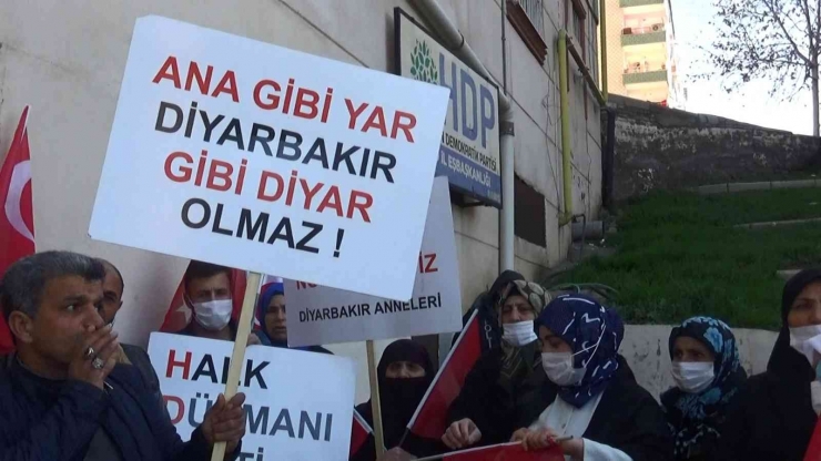 Diyarbakır Annelerinden 8 Mart Tepkisi: “hdp İle Pkk Kız Çocuklarımızı Elimizden Almış, Bizim İçin Öyle Bir Gün Yok”