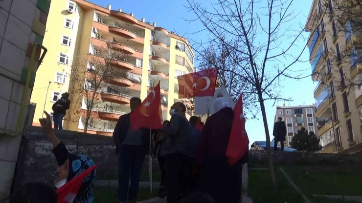 Diyarbakır Annelerinden 8 Mart Tepkisi: “hdp İle Pkk Kız Çocuklarımızı Elimizden Almış, Bizim İçin Öyle Bir Gün Yok”