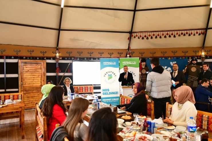 Yeşilyurt’ta Kadınlar İçin Özel Program Düzenlendi