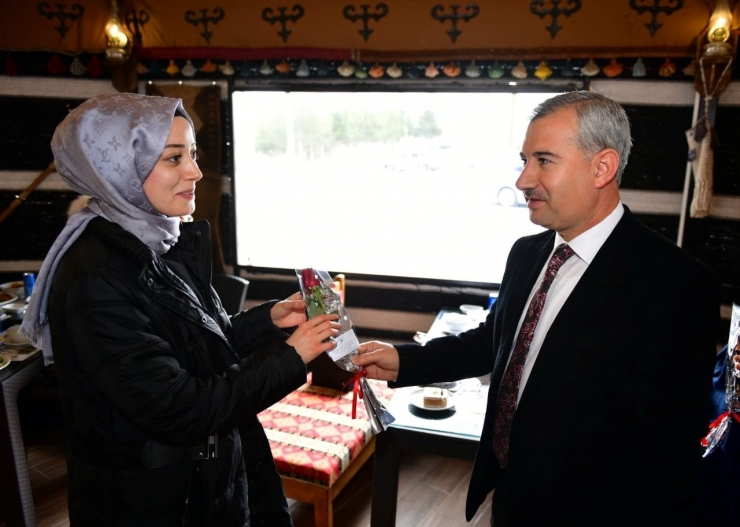 Yeşilyurt’ta Kadınlar İçin Özel Program Düzenlendi