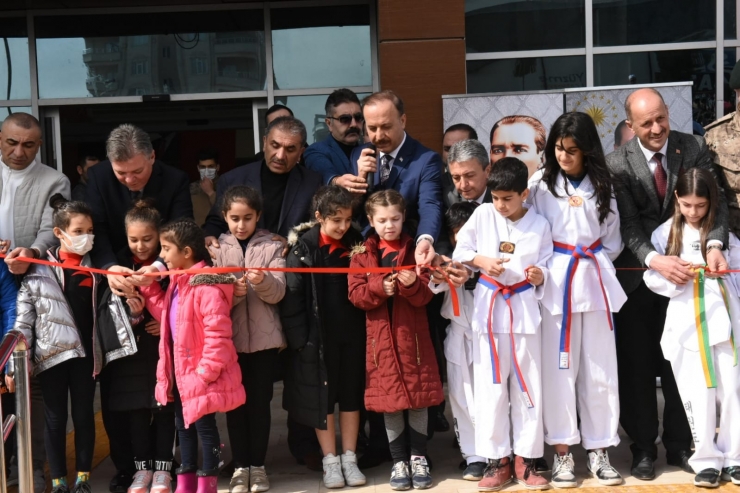 Şehit Şükrü Can Kayadibi Çok Amaçlı Spor Salonu Törenle Açıldı