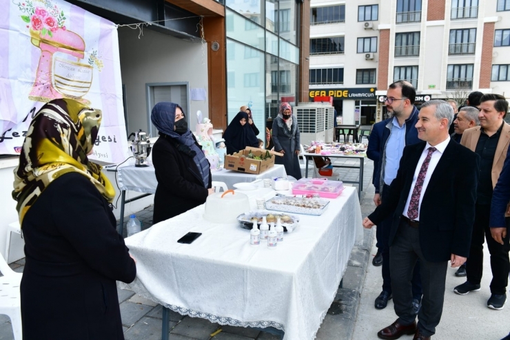 Başkan Çınar, Esnaf Ve Mahalle Sakinlerinin Talepleri Yerinde Dinliyor