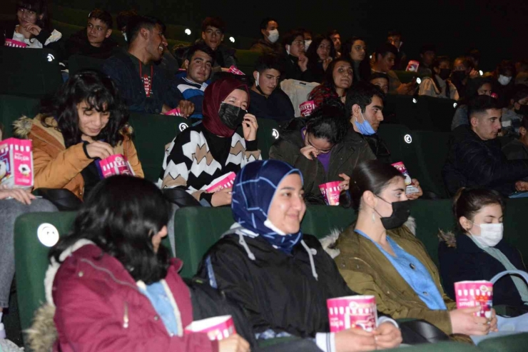 Kırsalda Yaşayan Çocuklar Sinema Keyfi Yaşadı