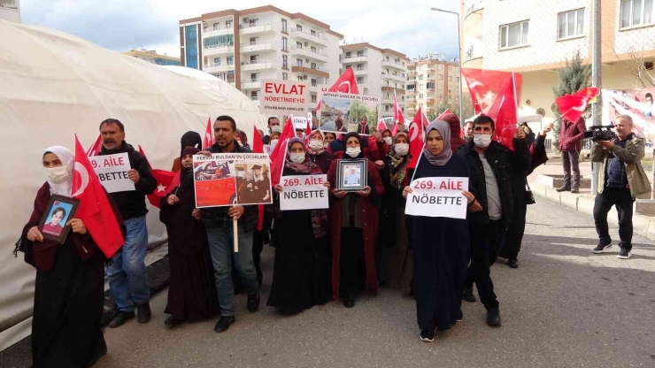 Diyarbakır’da Evlat Nöbetinde Olan Aileler Direndikçe Sayıları Artıyor