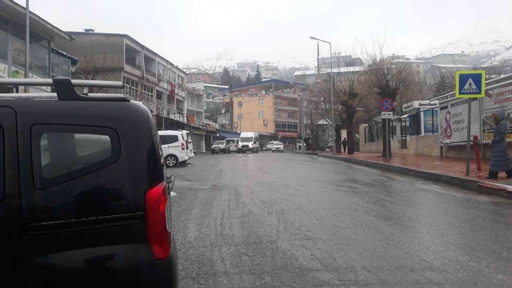 Mart Ayında Lapa Lapa Kar Yağdı, Kulp Yeniden Beyaza Büründü