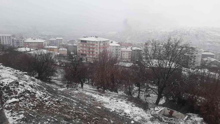 Mart Ayında Lapa Lapa Kar Yağdı, Kulp Yeniden Beyaza Büründü