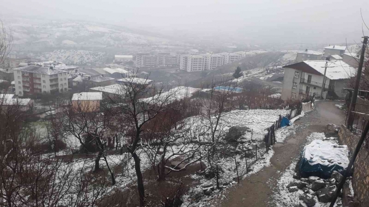 Mart Ayında Lapa Lapa Kar Yağdı, Kulp Yeniden Beyaza Büründü