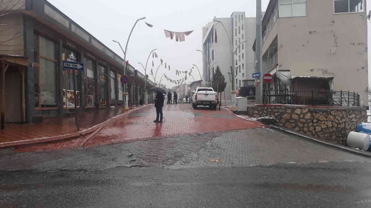 Mart Ayında Lapa Lapa Kar Yağdı, Kulp Yeniden Beyaza Büründü